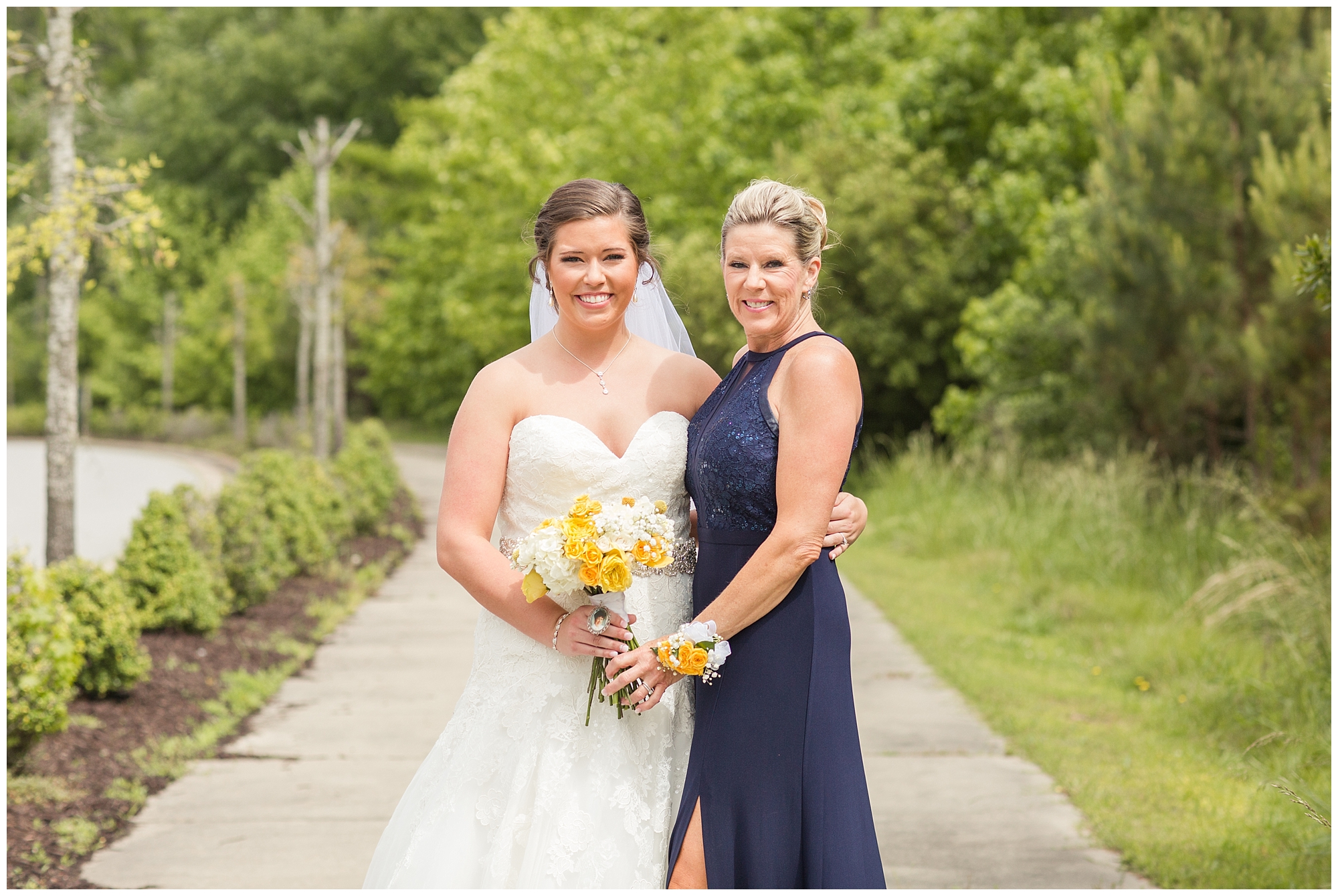 bride and her mom